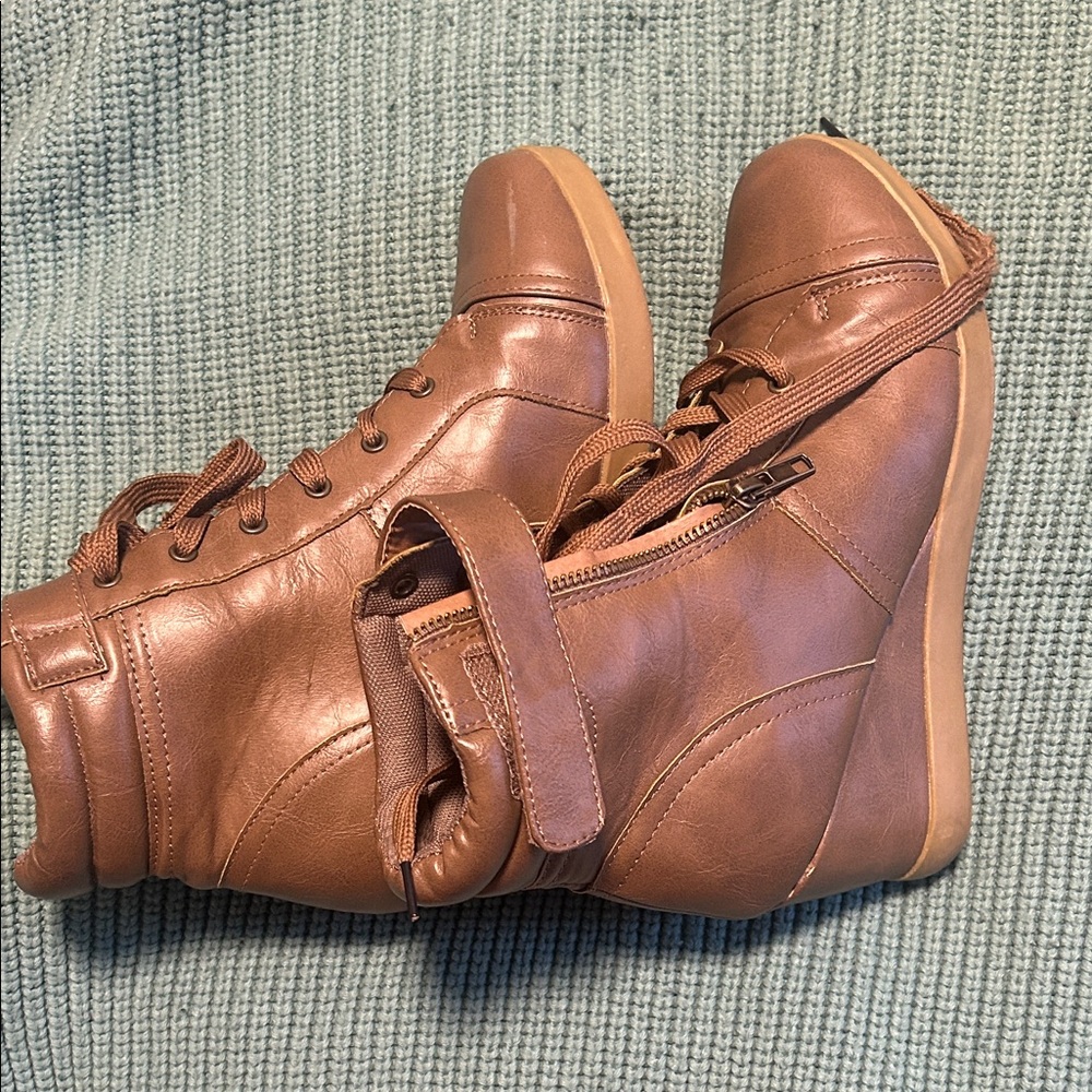 Brown Women's Lace-Up Boots